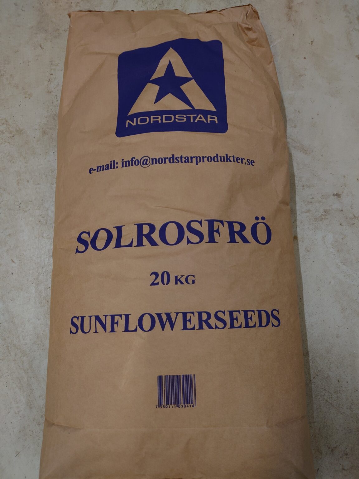 Solrosfrö strimmigt 20 kg med 6 st talgbollar – Åsebro Foder